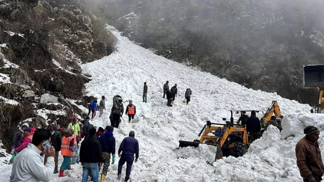 ভারতে তুষারপাতে ৪ জনের মৃত্যু, নিখোঁজ আরও কয়েকজন