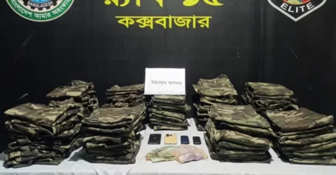 আরাকান আর্মির শতাধিক পোশাকসহ আটক ৩