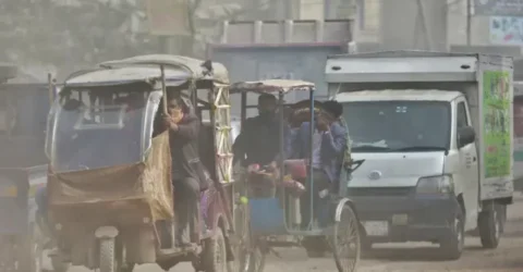 বায়ুদূষণের শীর্ষে লাহোর, ঢাকার অবস্থান নবম