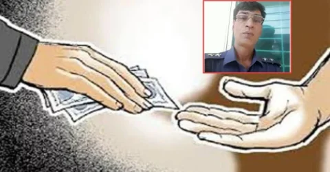 জানাজানি হওয়ায় ঘুষের টাকা ফেরত দিলেন এসআই