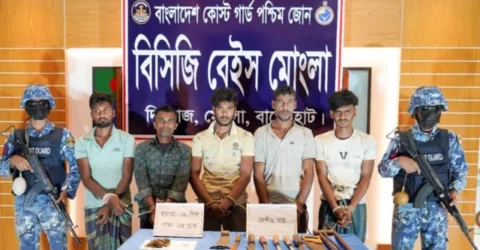 বাগেরহাটে কুখ্যাত ‘সুমন বাহিনী’র ৫ সদস্য আটক
