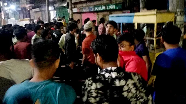 ধোলাইখালে জবি শিক্ষার্থীদের সঙ্গে স্থানীয়দের সংঘর্ষ, আহত ৫