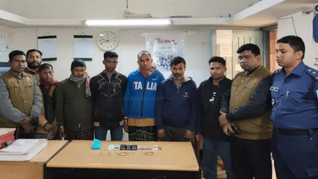 তেঁতুলিয়ায় গভীর রাতে ডাকাতি, যৌথবাহিনীর অভিযানে আটক ৫