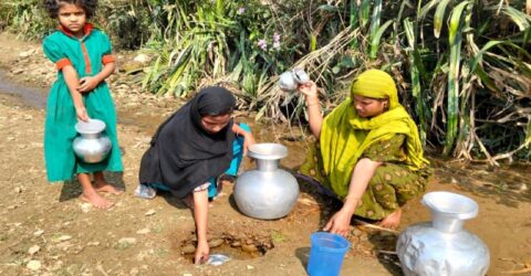 খরায় শুকিয়ে মরছে ছড়া, পানির সংকটে পাহাড়িরা