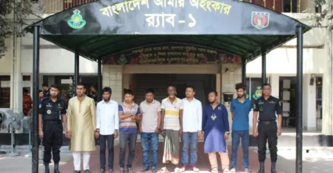 ট্রেনের টিকিট কালোবাজারি চক্রের মূলহোতাসহ গ্রেপ্তার ৮