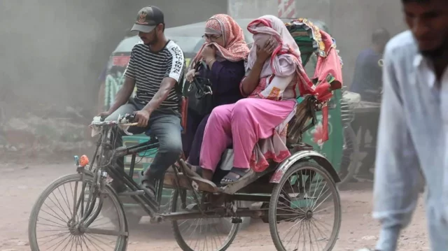 আজ ঢাকার বাতাস ‘অস্বাস্থ্যকর’, বায়ুদূষণের শীর্ষে দিল্লি