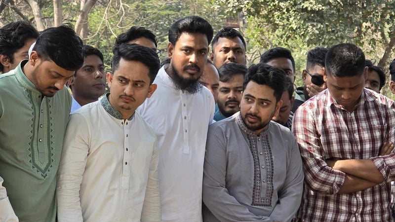 রায়েরবাজার কবরস্থানে জুলাই শহীদদের এনসিপির শ্রদ্ধা