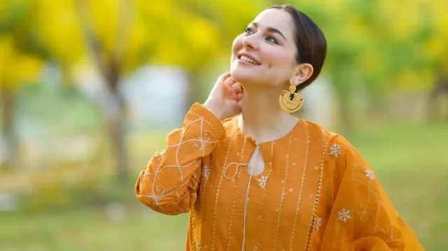 বলিউডে অভিষেক হানিয়া আমিরের