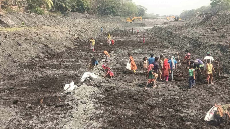 ‘কসম’ সংগ্রহে হুড়োহুড়ি