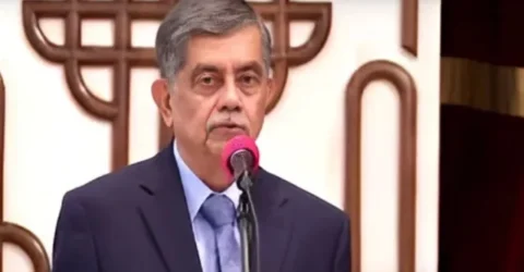 নতুন উপদেষ্টা হিসেবে শপথ নিলেন অধ্যাপক সি আর আবরার