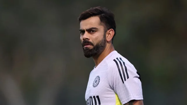 ফাইনালের আগে ইনজুরিতে কোহলি, পারবেন কি খেলতে