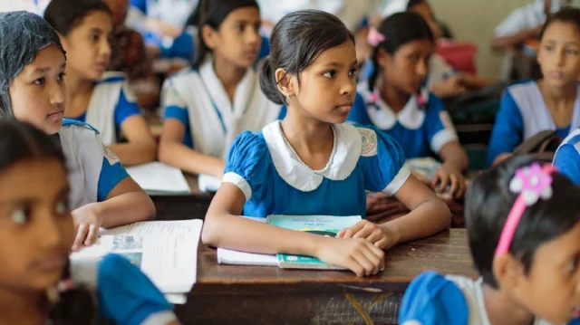 দুই মাসেও ফুল সেট বই পায়নি শিক্ষার্থীরা