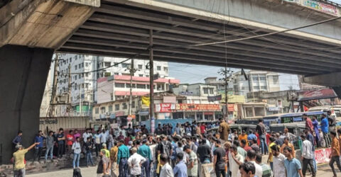 অতিরিক্ত মামলার অভিযোগে চট্টগ্রামে টেম্পোচালকদের সড়ক অবরোধ