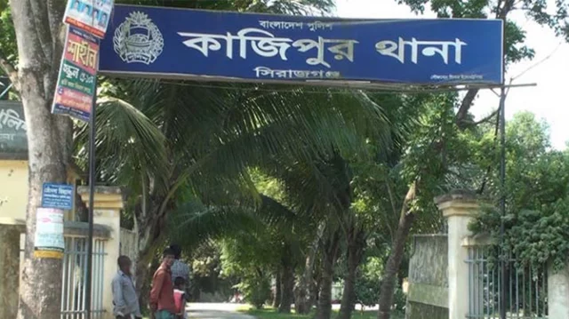 সিরাজগঞ্জে ওসির বিরুদ্ধে মানববন্ধন, হামলায় পুলিশসহ আহত ৫
