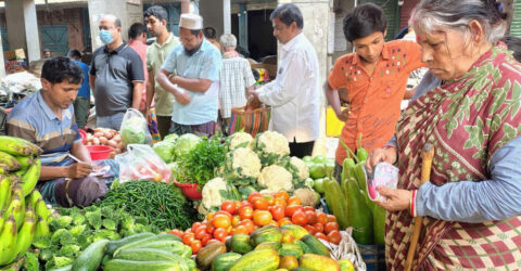 রাজবাড়ীতে রমজানে সবজি বিক্রি হচ্ছে চড়া দামে, ক্রেতাদের ক্ষোভ