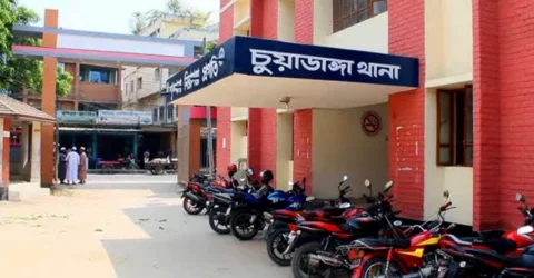 মোবাইল গেমস খেলতে বাধা দেওয়ায় নামাজরত বাবাকে ছুরিকাঘাতে হত্যা