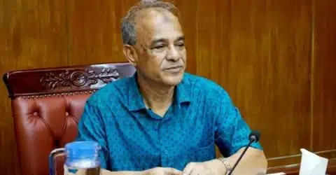 ভোরে স্বরাষ্ট্র উপদেষ্টার আকস্মিক থানা পরিদর্শন