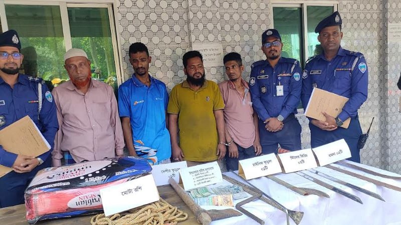 প্রবাসীদের গাড়ি টার্গেট করে চলে ডাকাতি: পুলিশ