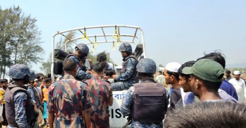 টেকনাফে অপহরণের সময় তিন ডাকাতকে ধরল জনতা