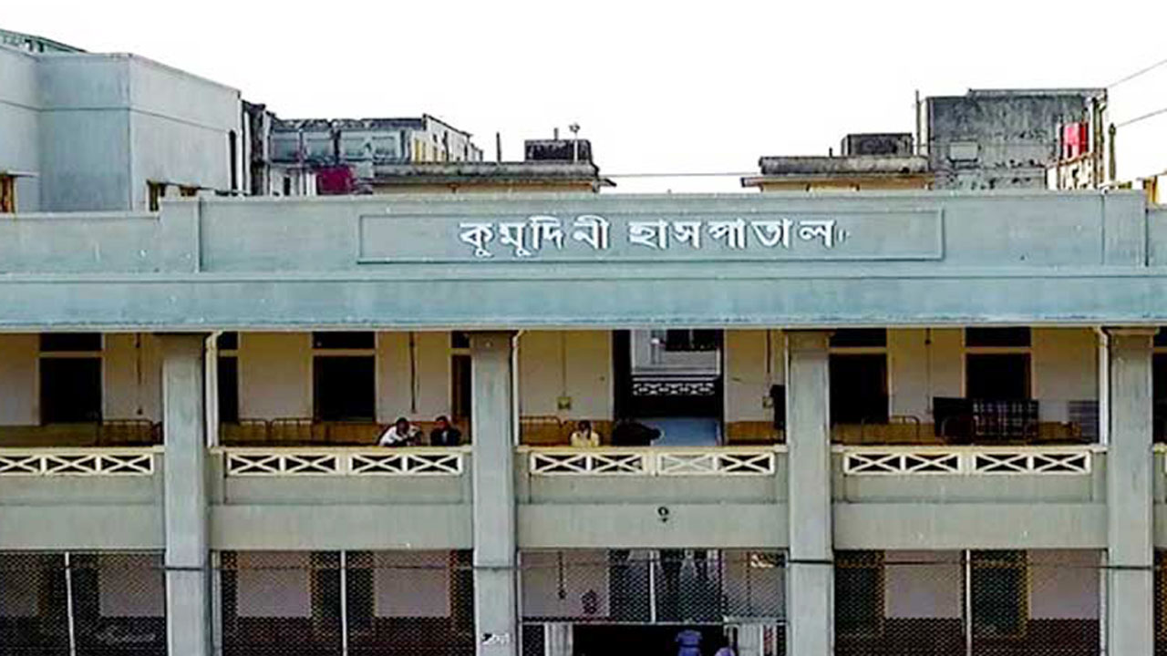 উল্টে পড়া ট্রাকে আরেক ট্রাকের ধাক্কায় শ্রমিক নিহত, ওসিসহ আহত ৬
