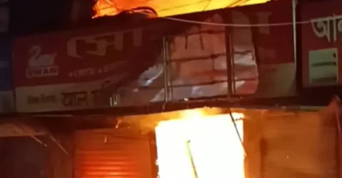 মোহাম্মদপুর কৃষি মার্কেটে আগুন