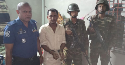 টাঙ্গাইলে স্কুলছাত্রীকে শ্লীলতাহানির অভিযোগে দপ্তরি আটক
