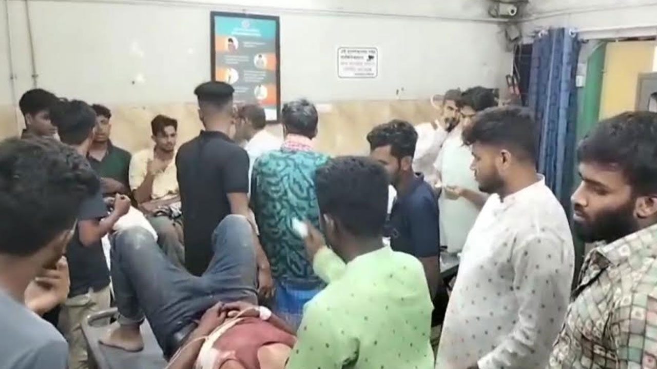 নাটোরে ইসরায়েলবিরোধী মিছিলে বিএনপির দুই গ্রুপের সংঘর্ষ, আহত ১০