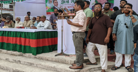 জুতা পায়ে শহীদ মিনারে জনসভা করলেন বিএনপির কেন্দ্রীয় নেতা