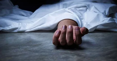 মেয়েকে বাঁচাতে গিয়ে প্রাণ গেল বাবার