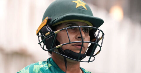 হঠাৎ ক্রিকেট থেকে বিরতিতে পাকিস্তানের সাবেক অধিনায়ক