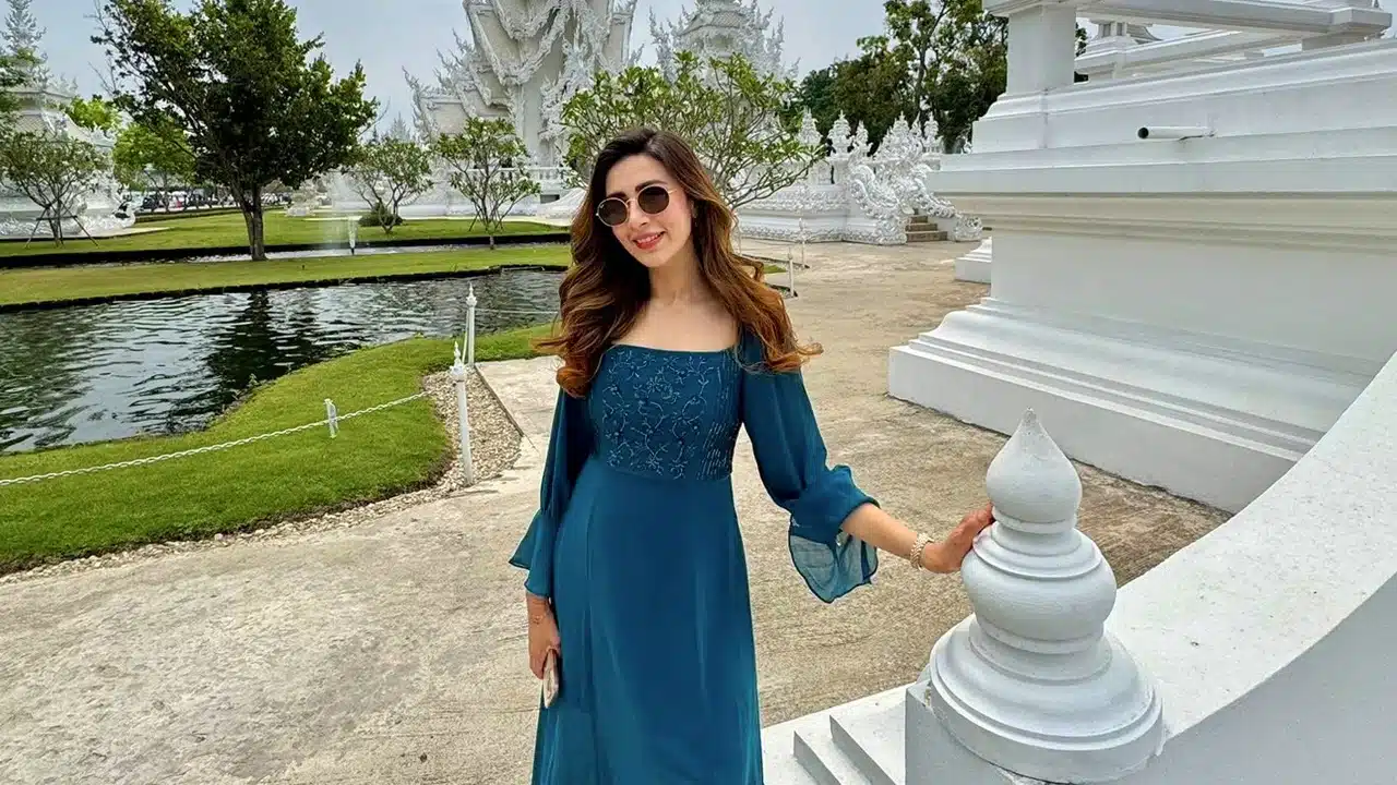 নজরকাড়া লুকে বিদ্যা সিনহা মিম