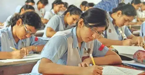 পাঁচ বছরের মধ্যে সবচেয়ে কম পরীক্ষার্থী এবার