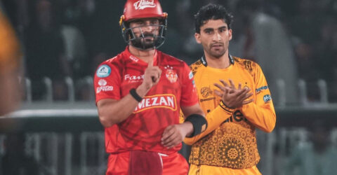 টেন্ডার পাওয়ায় বৈষম্যবিরোধী নেতার কাছে ‘জিলাপি’ খেতে চাইলেন ওসি