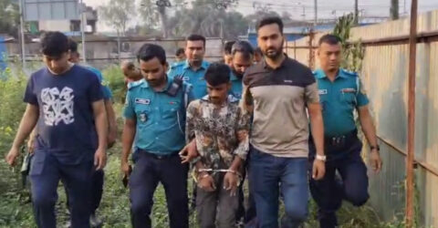 দুই পুলিশ সদস্যকে ছুরিকাঘাতের ঘটনায় গ্রেপ্তার ১