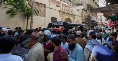 করাচিতে সংখ্যালঘু আহমদিয়া সম্প্রদায়ের সদস্যকে পিটিয়ে হত্যা