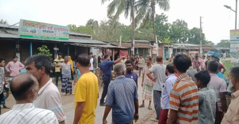 মাদক কারবারির মারপিটে মাদকসেবী আহত, আতঙ্ক ছড়াতে ফাঁকা গুলি