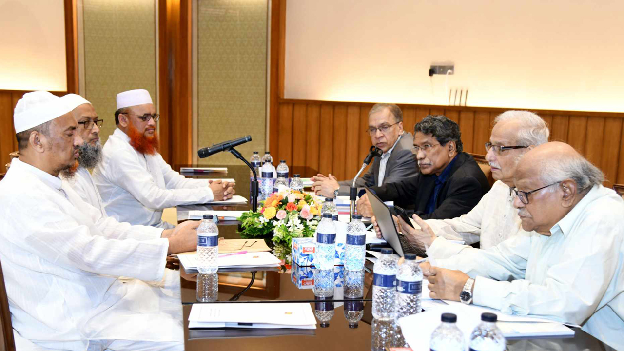 কোনো অবস্থাতেই যেন ফ্যাসিবাদী শাসন ফিরে না আসে : আলী রীয়াজ