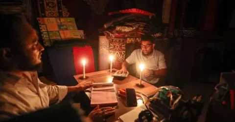 দিনে ৩ ঘণ্টার বেশি বিদ্যুৎ থাকে না মনপুরায়