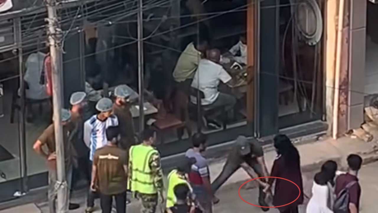 কফিশপে মারধরের শিকার সেই তরুণীর খোঁজ মিলেছে