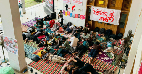 আমরণ অনশন অব্যাহত রেখেছেন কুয়েটের ৩২ ছাত্র