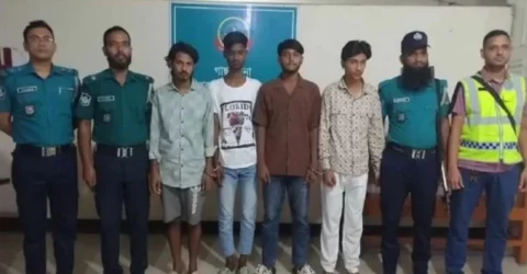 গাজীপুরে বাটা শোরুমসহ দোকান ভাঙচুর, গ্রেপ্তার ৪