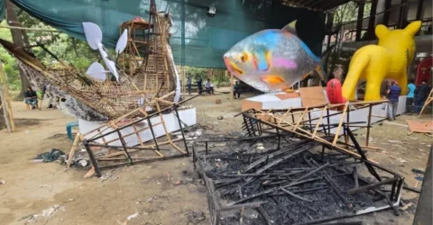 ‘ফ্যাসিবাদের মুখাকৃতি’ মোটিফে আগুন, তদন্ত কমিটি গঠনের সিদ্ধান্ত
