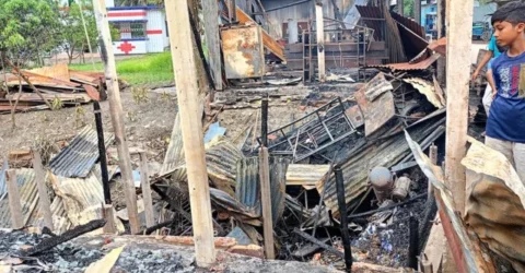মনোহরগঞ্জে মধ্যরাতে আগুনে পুড়লো ১১ দোকান
