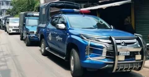 যশোরে আওয়ামী লীগ নেতাদের বাড়িতে বাড়িতে পুলিশি অভিযান