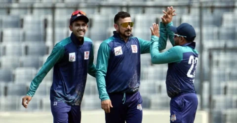 নিষেধাজ্ঞা কাটিয়ে খেলতে নেমেই উইকেট পেলেন নাসির