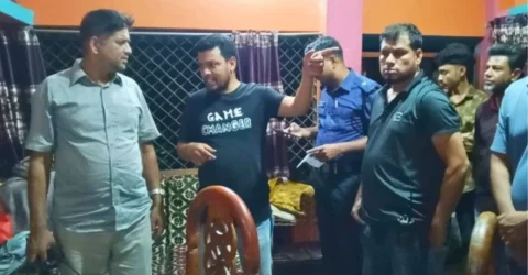 বাড়িতে ঢুকে স্কুল শিক্ষিকাকে মারধর করে স্বর্ণালংকার লুট