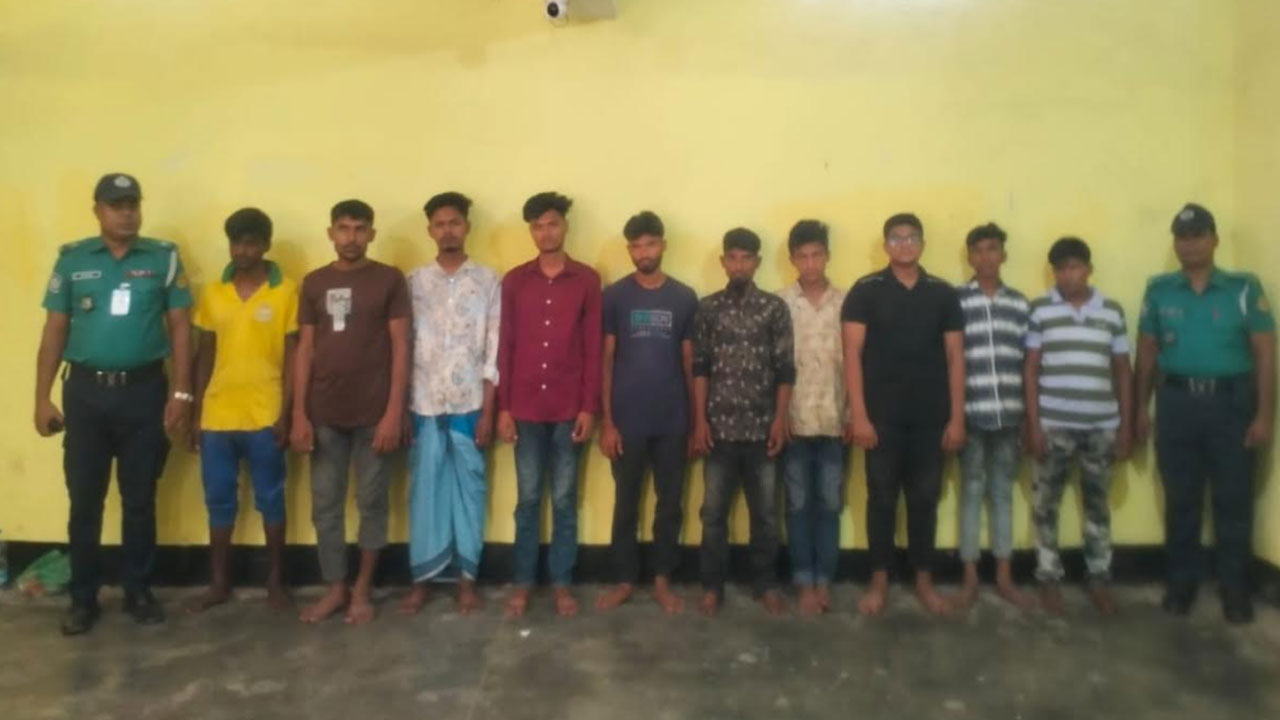 খুলনায় ব্যবসা প্রতিষ্ঠান ভাঙচুর-লুটপাটের ঘটনায় আটক ৩১