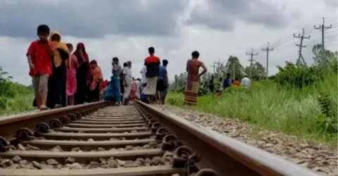 কুমিল্লায় ট্রেনে কাটা পড়ে ৩ যুবক নিহত
