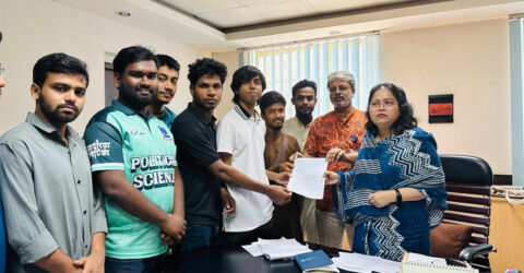 ডাকসু নির্বাচনের রোডম্যাপ ঘোষণা করতে ফের স্মারকলিপি প্রদান