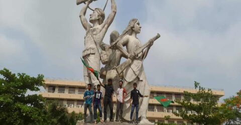 কুয়েট উপাচার্য ও উপ-উপাচার্যকে অপসারণে সিদ্ধান্তে খুশি ক্যাম্পাসে অবস্থানকারী শিক্ষার্থীরা